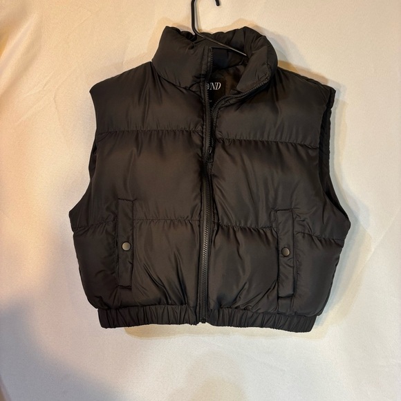 ANWND Women’s Black Cropped Puffer Zip Front Vest Size M - Picture 1 of 9